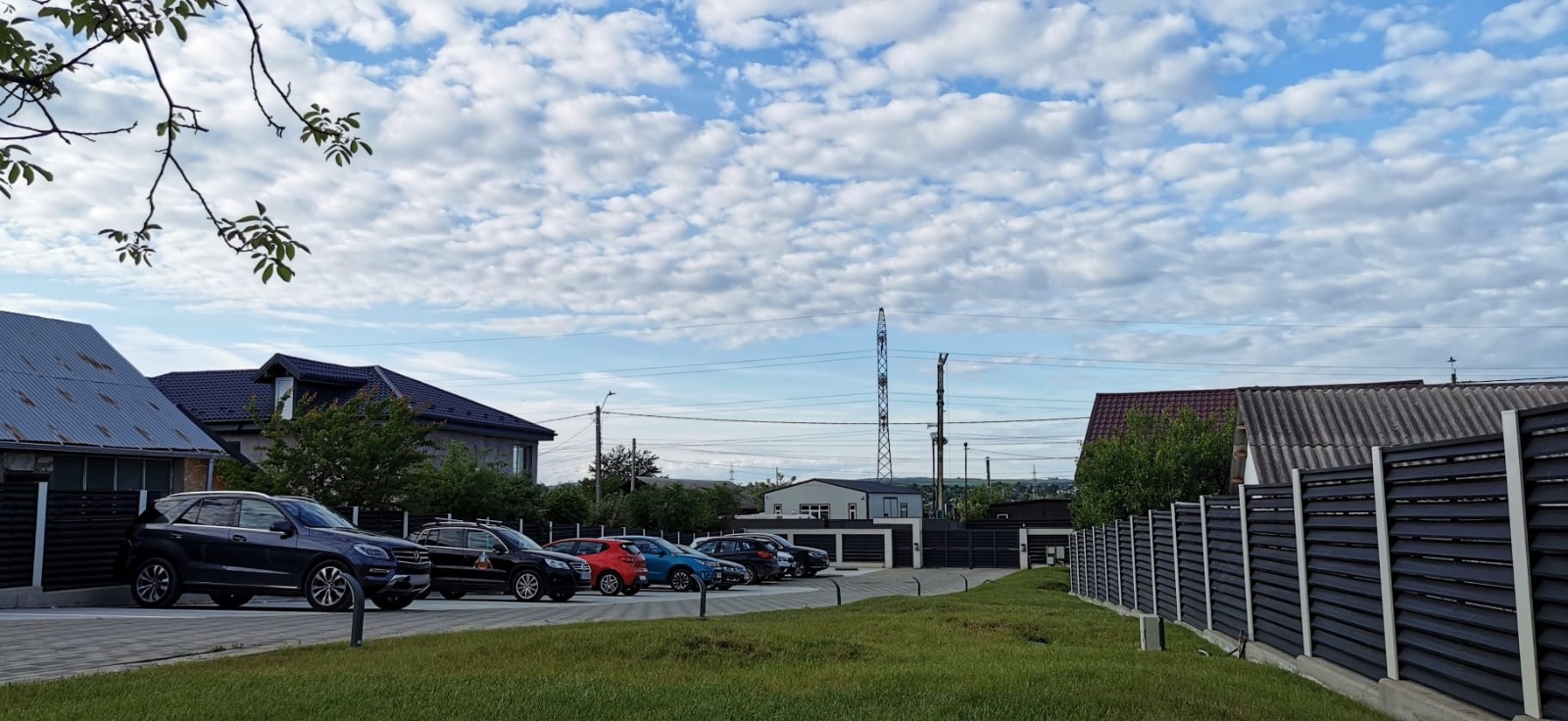 Alegeți parcare privata Aeroport Iasi, unde vă oferim locuri de parcare securizate, supravegheate video 24/7 și transfer rapid către terminal